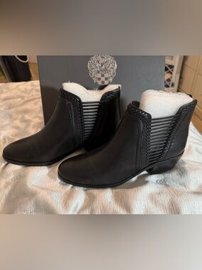 Vince Camuto Black Leather Ankle Boots Size 8 – New